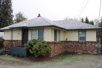 423 N French Ave in Arlington, WA - Building Photo - Building Photo