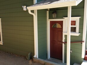 2206 Lincoln Ave, Unit B in Alameda, CA - Foto de edificio - Building Photo