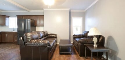 304 Maple St, Unit 1 in Syracuse, NY - Building Photo - Building Photo