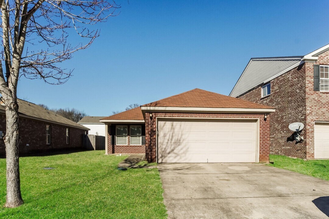 135 Wethersfield Dr in Harvest, AL - Building Photo