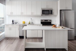 Lincoln Square in Philadelphia, PA - Building Photo