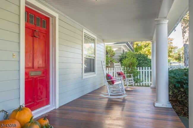 276 Bay Ave in Glen Ridge, NJ - Building Photo - Building Photo