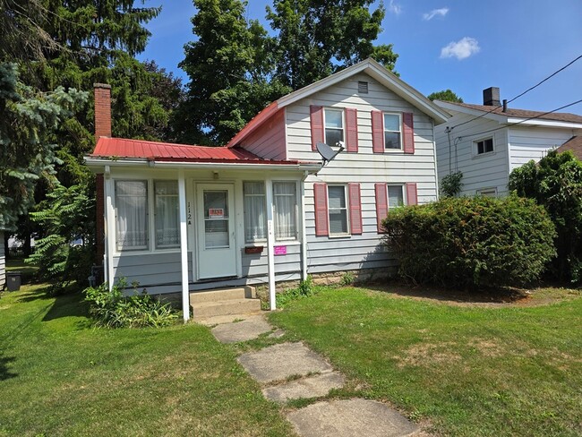 property at 112 E Plum St