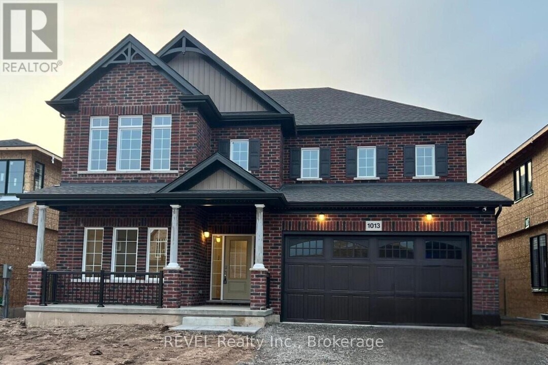 1013 Kraft Rd N in Fort Erie, ON - Building Photo