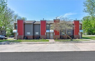 460 N Garrett St in Siloam Springs, AR - Building Photo