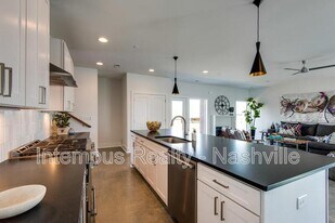 958 9th Ave S in Nashville, TN - Building Photo