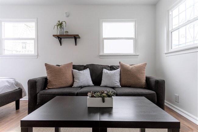 18 Breeze Ave, Unit 4 in Venice, CA - Building Photo - Building Photo