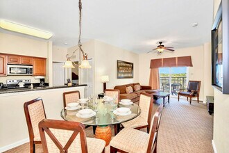 8113 Resort Village Dr in Orlando, FL - Building Photo - Building Photo