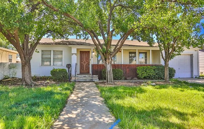 1715 44th St in Lubbock, TX - Building Photo - Building Photo