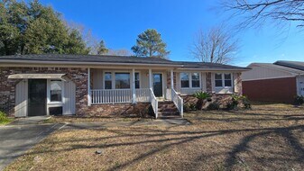 104 Northview Rd in West Columbia, SC - Building Photo