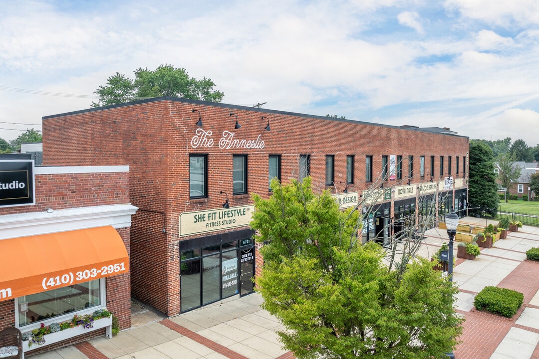 The Anneslie in Baltimore, MD - Building Photo