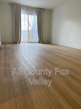 174 S Waters Edge Dr in Glendale Heights, IL - Building Photo - Building Photo