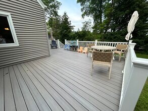 15 Fara Dr in Stamford, CT - Building Photo - Building Photo