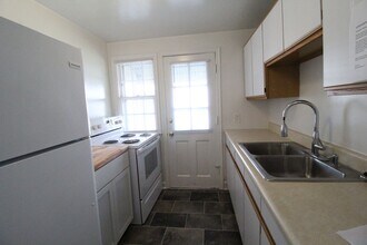 320 E 28th Ave in North Kansas City, MO - Building Photo - Building Photo