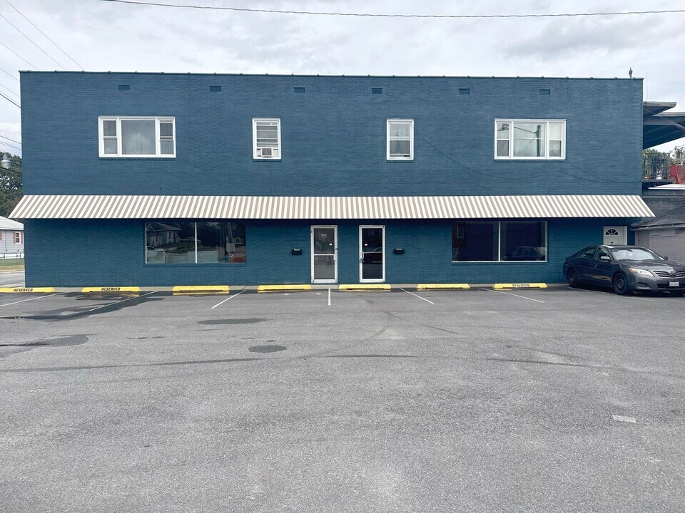 1406 Atlantic St in Hopewell, VA - Building Photo