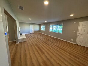 14740 Perris Blvd in Moreno Valley, CA - Foto de edificio - Building Photo