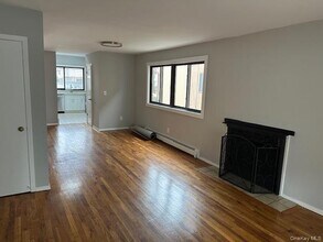 14 Pequot Ave in Port Washington, NY - Building Photo - Building Photo