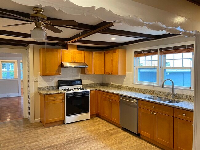 62 Freeman St in Arlington, MA - Building Photo - Building Photo