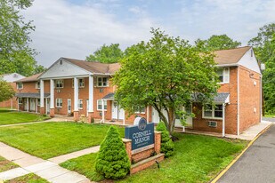 Cornell Manor Apartments in Stratford, NJ - Building Photo