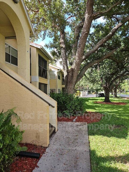 12561 Equestrian Cir in Ft. Myers, FL - Building Photo
