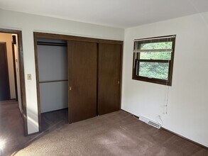 1331 Martha Washington Dr, Unit Lower Unit in Wauwatosa, WI - Foto de edificio - Building Photo