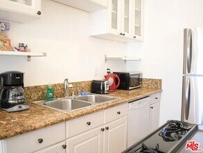 944 12th St in Santa Monica, CA - Building Photo - Building Photo