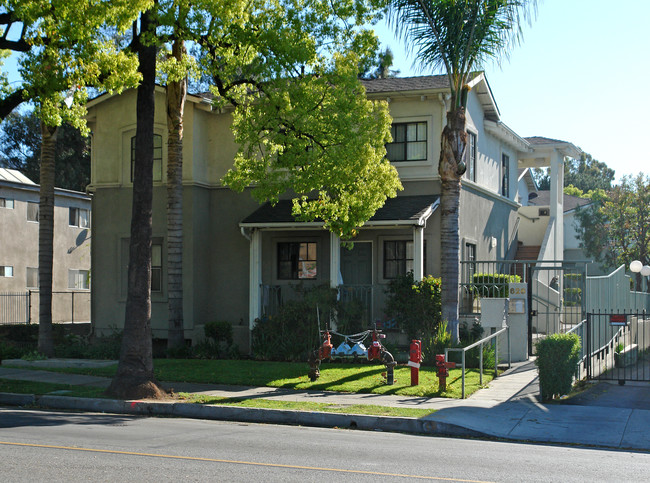 626 Los Robles Ave in Pasadena, CA - Foto de edificio - Building Photo