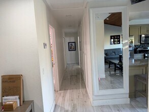 1490 Sierra Madre Dr in Camarillo, CA - Foto de edificio - Building Photo