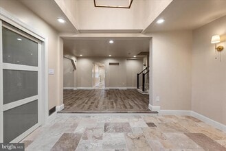 9036 Jeffery Rd in Great Falls, VA - Building Photo - Building Photo