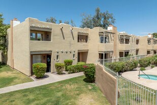 Villa Santa Fe in Phoenix, AZ - Building Photo