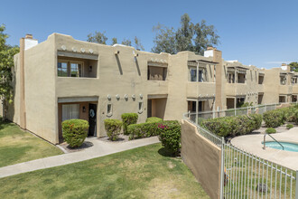 Villa Santa Fe in Phoenix, AZ - Building Photo - Primary Photo