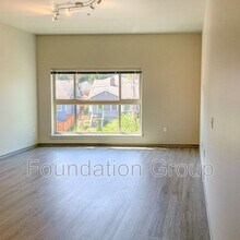 2400 E Boston St in Seattle, WA - Building Photo - Building Photo