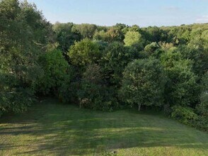 2045 Rolling Meadows Ln in Akron, OH - Building Photo - Building Photo