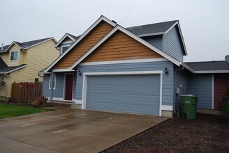 3235 McKern Pl in Newberg, OR - Building Photo - Building Photo