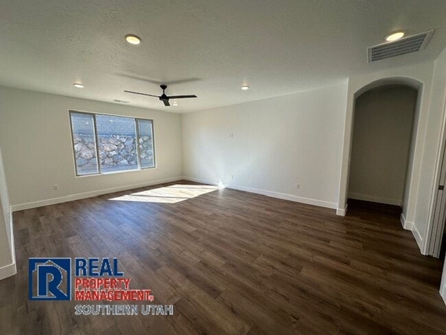 1855 350 N in Hurricane, UT - Building Photo - Building Photo
