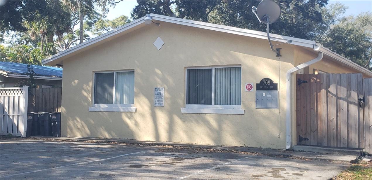 709 SW 13th Ave-Unit -4 in Fort Lauderdale, FL - Building Photo