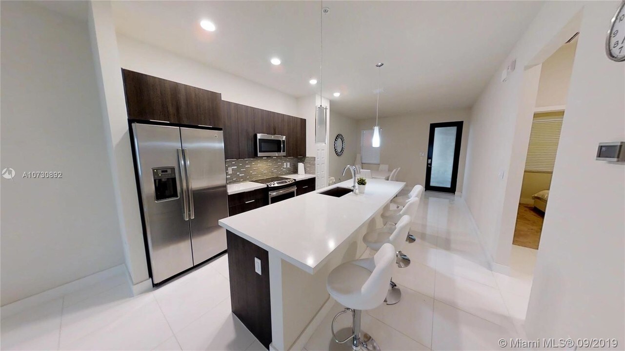 7805 NW 104th Ave-Unit -35 in Doral, FL - Building Photo