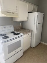 Parkview Apartments in Elgin, TX - Building Photo - Building Photo