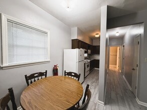 2422 Ligonier St, Unit 2B in Latrobe, PA - Foto de edificio - Building Photo