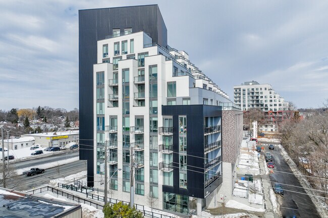 Merge Condos in Toronto, ON - Building Photo - Building Photo