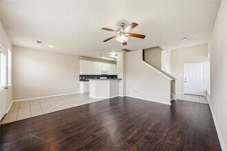 14322 Mooreview Ln in Houston, TX - Foto de edificio - Building Photo