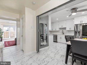 14707 Southwarke Pl in Centreville, VA - Foto de edificio - Building Photo