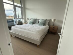 3389 Lakeshore Rd in Kelowna, BC - Building Photo - Building Photo