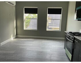 100 Shirley Ave-Unit -209 in Revere, MA - Foto de edificio - Building Photo