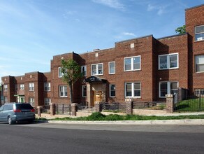 1220 Holbrook Ter NE in Washington, DC - Foto de edificio - Building Photo
