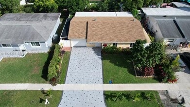 333 SW 80th Terrace in North Lauderdale, FL - Building Photo - Building Photo