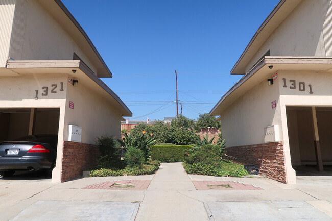 1301 College View Dr in Monterey Park, CA - Building Photo - Building Photo