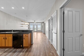 388 Boush St in Norfolk, VA - Foto de edificio - Building Photo