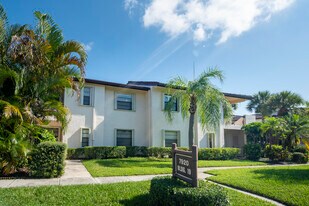 7920 Eastlake Dr in Boca Raton, FL - Building Photo