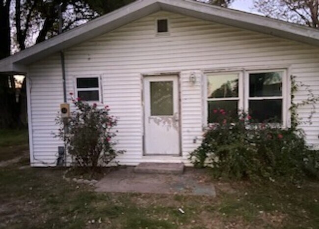 2053 Davisville Rd in Du Quoin, IL - Building Photo - Building Photo